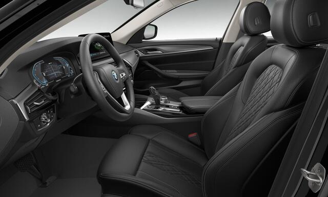 BMW 5-SERIE Touring 530e Driving Assistant Professional - Hifi - Parking Assistant - Getinte Ruiten - Sportstoelen - Elektrisch verwarmde voorstoelen -