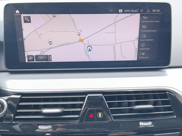 BMW 5-SERIE Touring 530e Business Edition Plus / Dealer Onderhouden / Head- Up Display / Stoelverwarming / Achteruitrijcamera / 1.700 kg trekgewicht / Navigatie / Apple Carplay & Android Auto / Climate Control / 18"LM Velgen /