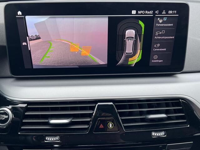 BMW 5-SERIE Touring 530e Business Edition Plus / Dealer Onderhouden / Head- Up Display / Stoelverwarming / Achteruitrijcamera / 1.700 kg trekgewicht / Navigatie / Apple Carplay & Android Auto / Climate Control / 18"LM Velgen /