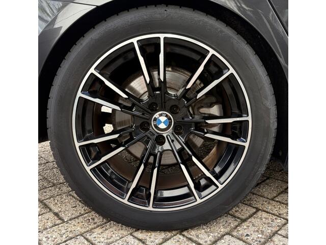 BMW 5-SERIE 520i M-sport | Trekhaak | Elec. stoelen | Sophistograu