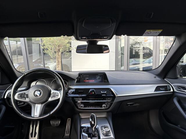 BMW 5-SERIE 520i M-sport | Trekhaak | Elec. stoelen | Sophistograu