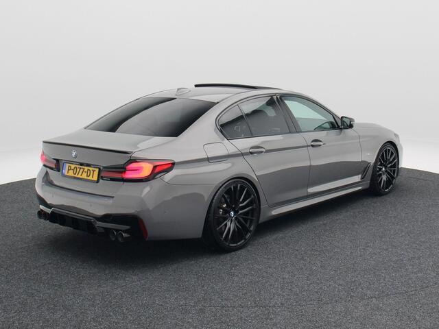 BMW 5-SERIE 530e Business Edition Plus 292 Pk | M-Pakket | Virtual Cockpit | Schuif-kanteldak | Adaptive Cruise | Sportstoelen | LED | 21 Inch