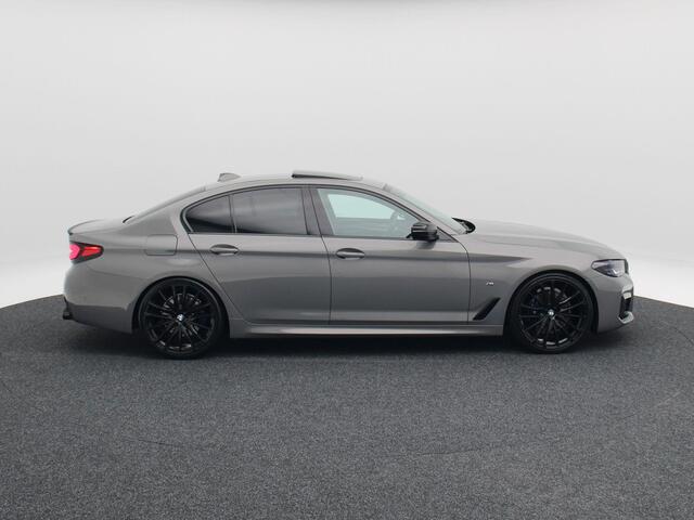 BMW 5-SERIE 530e Business Edition Plus 292 Pk | M-Pakket | Virtual Cockpit | Schuif-kanteldak | Adaptive Cruise | Sportstoelen | LED | 21 Inch