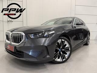 BMW 5-SERIE 530e Edition PANO/H&K/HEAD-UP/LEER-SPORT