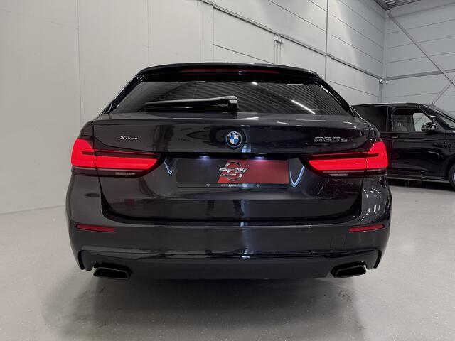 BMW 5-SERIE Touring 530e xDrive High exe PANO/TREKHAAK/H&K/LASER/360CAMERA/HEAD-UP/ACC/LEER-SPORT/SFEER/DRIVING ASS. PRO/M-SPORTSTUUR/KEYLESS/DONKERE-HEMEL/VOLLEDIG BMW DEALER HISTORIE/ABSOLUTE NIEUWSTAAT