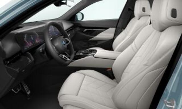 BMW 5-SERIE Touring 530e M-Sport - Pano - Trekhaak - ACC - Head-up - Harman Kardon