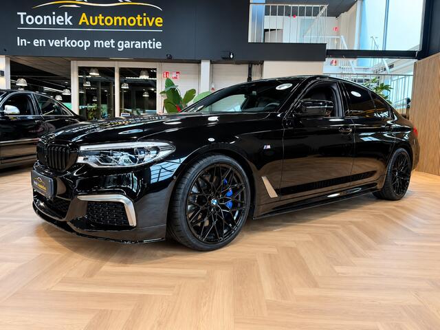 BMW 5-SERIE M550i xDrive High Executive Bom vol | leder | beeldschermen achterin | en een adembenemend geluid