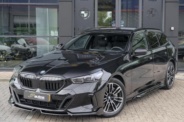 BMW 5-SERIE Touring 550e 490pk M-sport xDrive Panoramadak *BTW* Bowers&Wilkins Trekhaak Head-up M-perfomance look