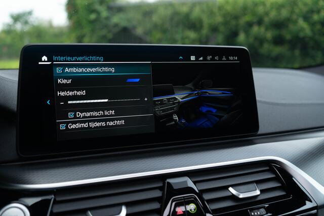 BMW 5-SERIE 530e M Sport / M Sportstoelen/ Schuif-kanteldak/ Harman Kardon/ Head-up/ 210 kW