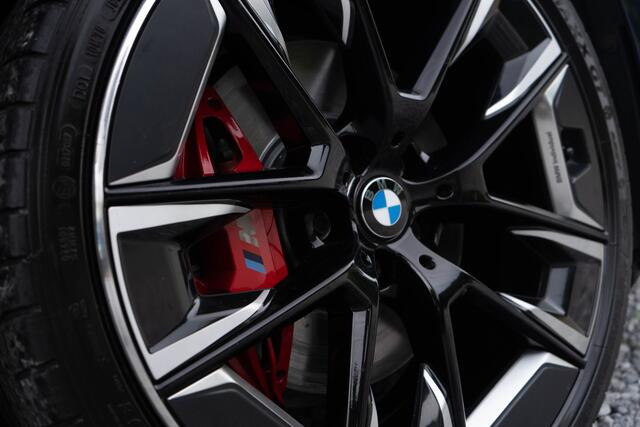 BMW 5-SERIE 530e M Sport / M Sportstoelen/ Schuif-kanteldak/ Harman Kardon/ Head-up/ 210 kW