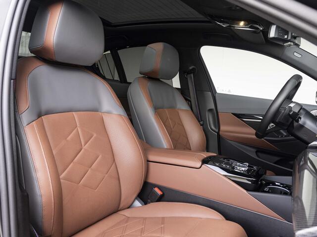 BMW 5-SERIE 550e xDrive | M Sportpakket Pro | Comfort Access | Driving Assistant Plus | Bowers & Wilkins | Glazen Panoramadak | 21 inch | Trekhaak