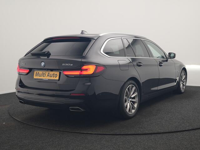 BMW 5-SERIE Touring 530e xDrive Business Edition Plus 293pk Dealer O.H. | Panodak | Adaptive Cruise | Head Up | Laser LED | 360 Camera | Lederen Comfortzetels Verwarmd | Sfeerverlichting | Keyless | Blis | Apple Carplay | Hifi Audio | Navigatie | DAB | Plug In Hybrid |