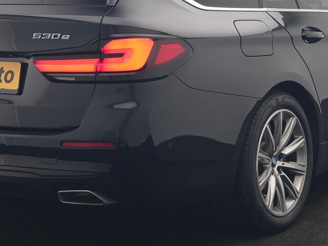 BMW 5-SERIE Touring 530e xDrive Business Edition Plus 293pk Dealer O.H. | Panodak | Adaptive Cruise | Head Up | Laser LED | 360 Camera | Lederen Comfortzetels Verwarmd | Sfeerverlichting | Keyless | Blis | Apple Carplay | Hifi Audio | Navigatie | DAB | Plug In Hybrid |