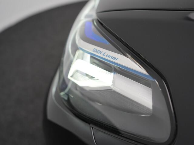 BMW 5-SERIE Touring 530e xDrive Business Edition Plus 293pk Dealer O.H. | Panodak | Adaptive Cruise | Head Up | Laser LED | 360 Camera | Lederen Comfortzetels Verwarmd | Sfeerverlichting | Keyless | Blis | Apple Carplay | Hifi Audio | Navigatie | DAB | Plug In Hybrid |