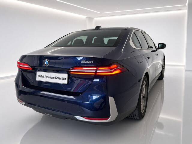 BMW 5-SERIE 520i Sedan | Nieuw Model | Personal CoPilot | Elek. Klep | Stoelverwarming |