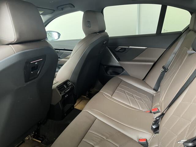 BMW 5-SERIE 520i Sedan | Nieuw Model | Personal CoPilot | Elek. Klep | Stoelverwarming |