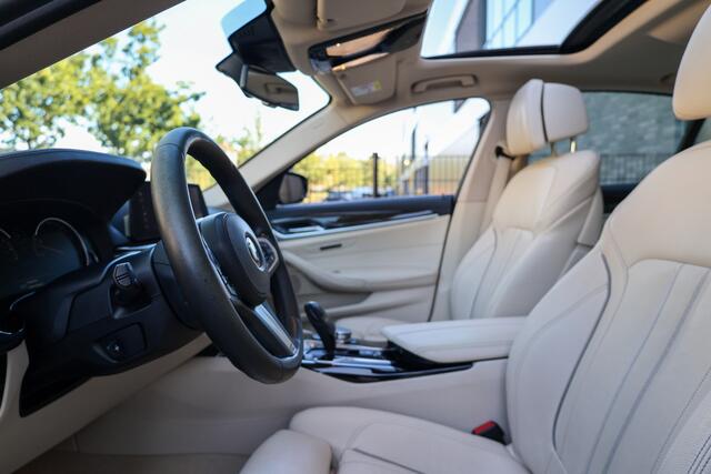 BMW 5-SERIE 540i xDrive High Executive | NAP! | DEALER.OND | SCHUIF/KANTEL | STOELVERWARMING | CAMERA |