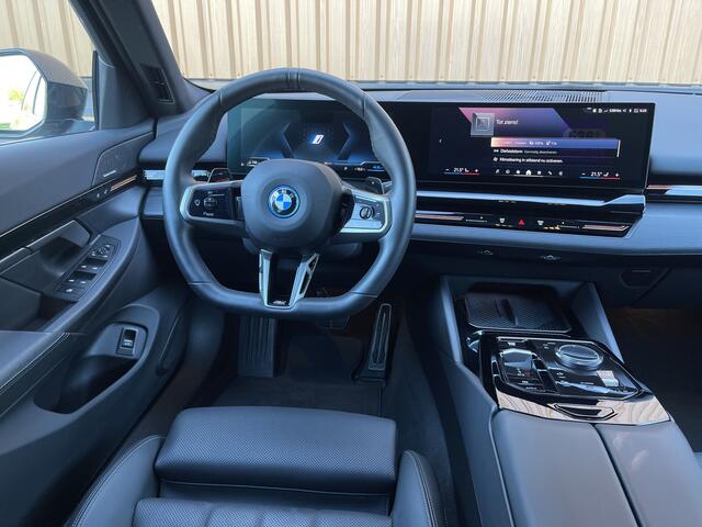 BMW 5-SERIE Touring 530e M Sport Edition | Origineel Nederlands | Elektrische Trekhaak | Keyless Go & Entry | Harman & Kardon | Apple Carplay |
