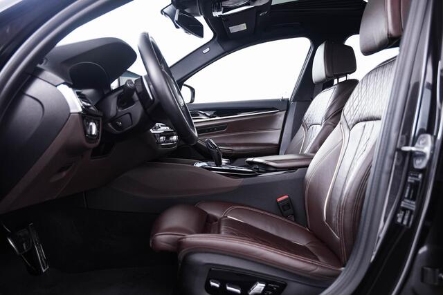 BMW 5-SERIE 520i High Executive Edition M Sport - Panoramadak - Head up - Driving/Parking Assistant - Comforstoelen - Elektrisch verwarmde voorstoelen - Navigatiesysteem Professional -