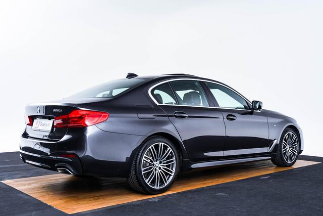 BMW 5-SERIE 520i High Executive Edition M Sport - Panoramadak - Head up - Driving/Parking Assistant - Comforstoelen - Elektrisch verwarmde voorstoelen - Navigatiesysteem Professional -