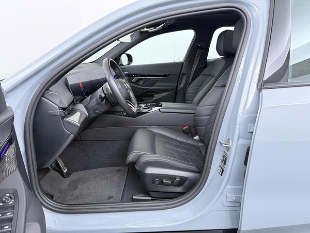 BMW 5-SERIE 520i M Sport Pro | Glazen Panoramadak | Trekhaak Elektrisch | Stuur- en Stoelverwarming voor en achter | Harman Kardon | Driving Assistant Professional | Head-Up Display |