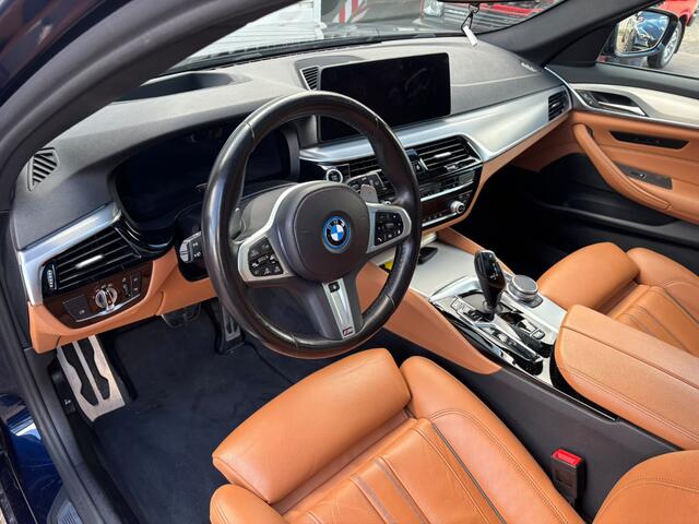 BMW 5-SERIE Touring 530e xDrive Business Edition Plus M Sport | Panoramadak | Stoelverwarming | Stuurverwarming | M Sport Remmen | Keyless | Elektrische Stoelen | Ambiance Verlichting | Laser LED | Adaptive Cruise Control | Driving Assistant Professiona
