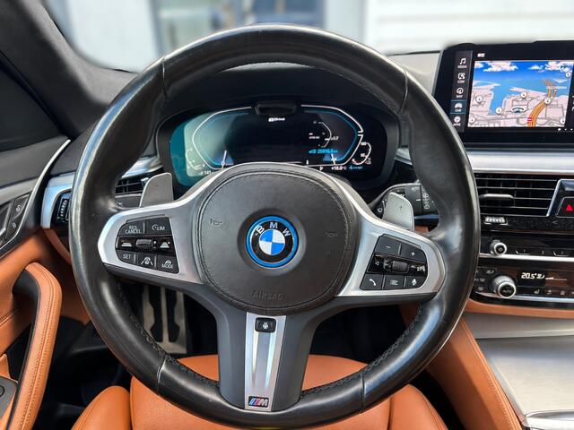 BMW 5-SERIE Touring 530e xDrive Business Edition Plus M Sport | Panoramadak | Stoelverwarming | Stuurverwarming | M Sport Remmen | Keyless | Elektrische Stoelen | Ambiance Verlichting | Laser LED | Adaptive Cruise Control | Driving Assistant Professiona