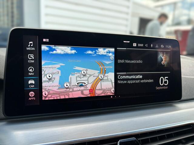BMW 5-SERIE Touring 530e xDrive Business Edition Plus M Sport | Panoramadak | Stoelverwarming | Stuurverwarming | M Sport Remmen | Keyless | Elektrische Stoelen | Ambiance Verlichting | Laser LED | Adaptive Cruise Control | Driving Assistant Professiona