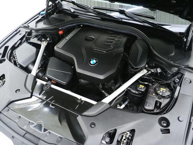 BMW 5-SERIE Touring 520i Executive | Leder | Harman/Kardon | Sfeerlicht | Virtual | Stoelverwarming | LED | Carplay