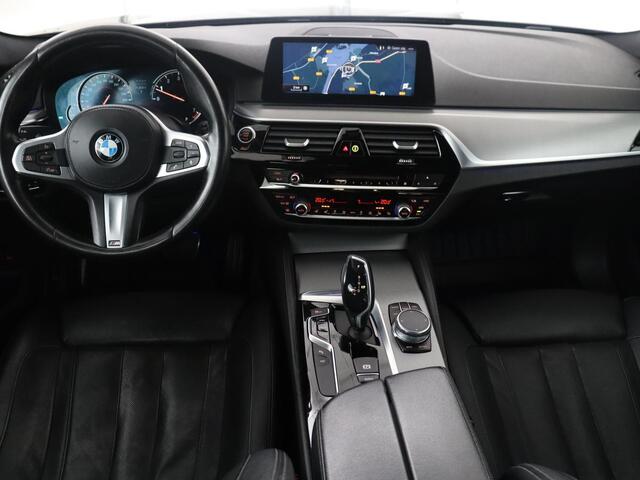 BMW 5-SERIE 530i xDrive High Executive | M Sport | LED | Stoelverwarming | Schuif/-kanteldak | Stoelventilatie | 360 Camera | Harman Kardon Sound |