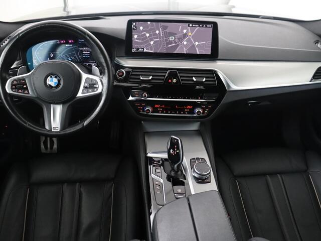 BMW 5-SERIE Touring 530e High Executive | SOH 83,0% | M-Sport | Pano.Dak | Camera | Navigatie