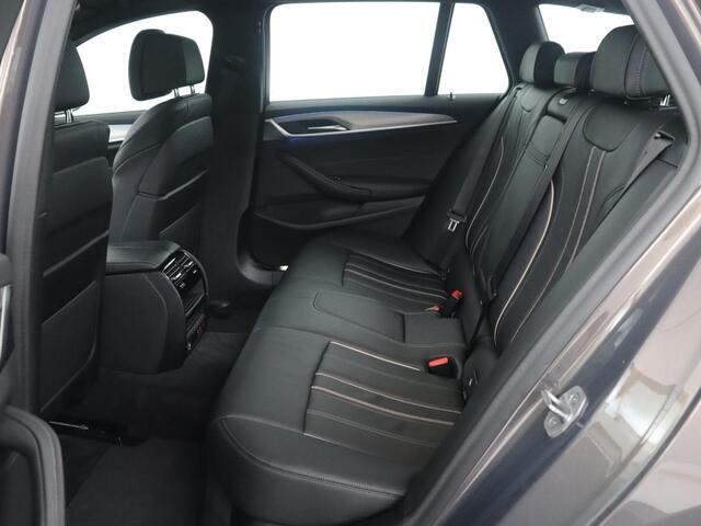 BMW 5-SERIE Touring 530e High Executive | SOH 83,0% | M-Sport | Pano.Dak | Camera | Navigatie