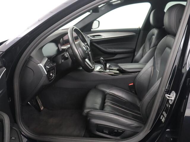 BMW 5-SERIE 520i M-Sport | Leder | Stoelverwarming | Cruise control | Camera | Park assist | Navigatie | Carplay | Sfeerverlichting | Climate control | Full LED