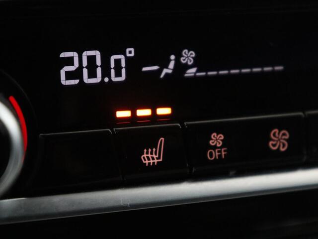 BMW 5-SERIE 520i M-Sport | Leder | Stoelverwarming | Cruise control | Camera | Park assist | Navigatie | Carplay | Sfeerverlichting | Climate control | Full LED