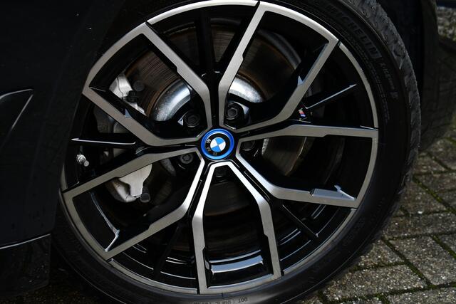 BMW 5-SERIE Touring 530e xDrive M-Sport Pro Pano Trekh ACC HUD H/K Massage+Koel 4WS DDC
