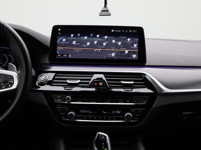 BMW 5-SERIE 530e Business Edition Plus 292PK | M Sport Pro | Laser koplampen | Wegklapbare Trekhaak | Comfortstoelen