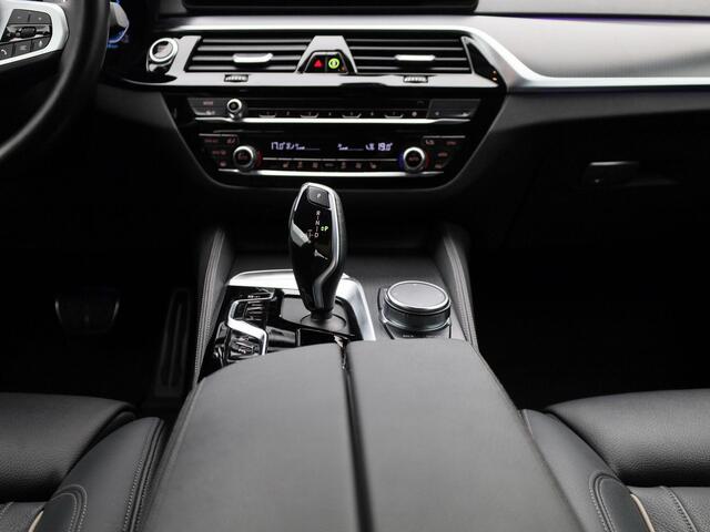 BMW 5-SERIE 530e Business Edition Plus 292PK | M Sport Pro | Laser koplampen | Wegklapbare Trekhaak | Comfortstoelen