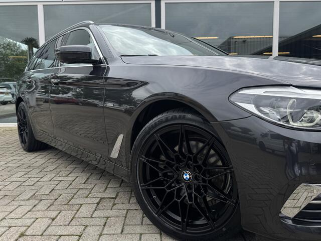 BMW 5-SERIE Touring 520i High Executive Luxery|LEDER|19INCH|ELEK.TREKHAAK
