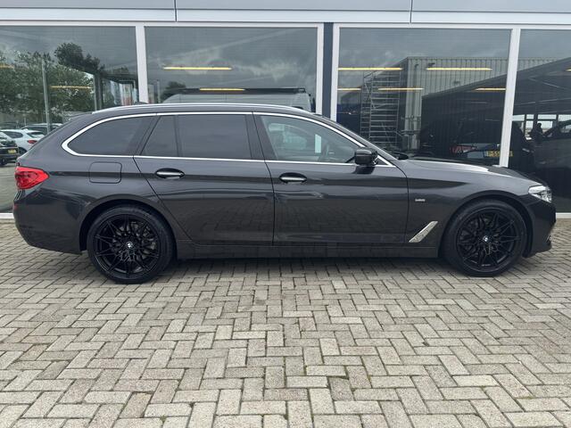 BMW 5-SERIE Touring 520i High Executive Luxery|LEDER|19INCH|ELEK.TREKHAAK