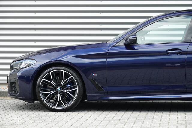 BMW 5-SERIE Touring 530i High Executive Edition M-Sport | Panodak | Trekhaak | Laser | HUD | H&K |