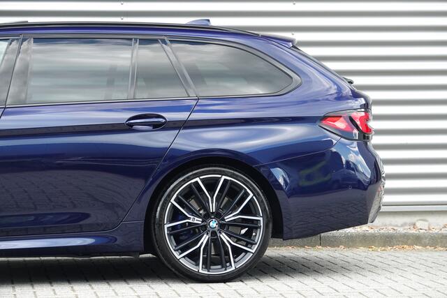 BMW 5-SERIE Touring 530i High Executive Edition M-Sport | Panodak | Trekhaak | Laser | HUD | H&K |