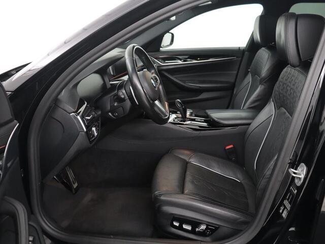 BMW 5-SERIE Touring 530i High Executive Edition | M-Pakket | Soelverwarming/ventilatie | Trekhaak | Pano.Dak | Apple Carplay |