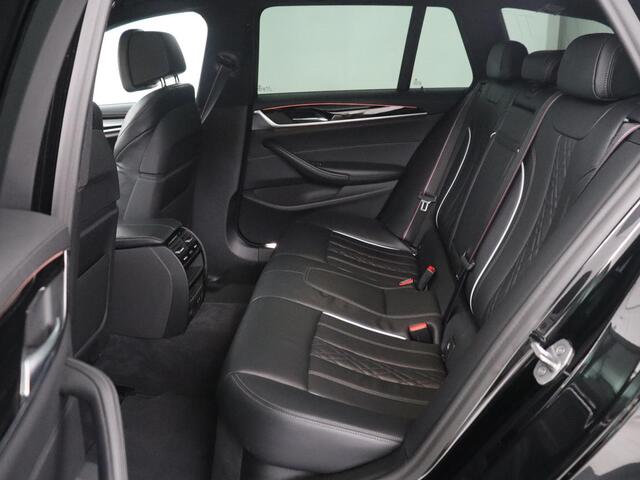 BMW 5-SERIE Touring 530i High Executive Edition | M-Pakket | Soelverwarming/ventilatie | Trekhaak | Pano.Dak | Apple Carplay |