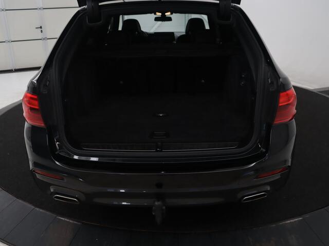 BMW 5-SERIE Touring 530i High Executive Edition | M-Pakket | Soelverwarming/ventilatie | Trekhaak | Pano.Dak | Apple Carplay |
