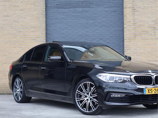 BMW 5-SERIE 530i xDrive Sport Line | HUD | Comfortstoelen | Schuif-/kanteldak | 759i Individual