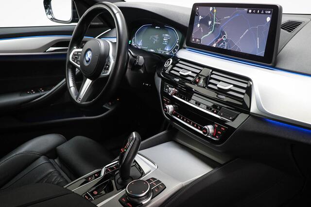 BMW 5-SERIE Touring 530e xDrive M-Sport | LEDER | STOELVERWARMING | TREKHAAK | 19"