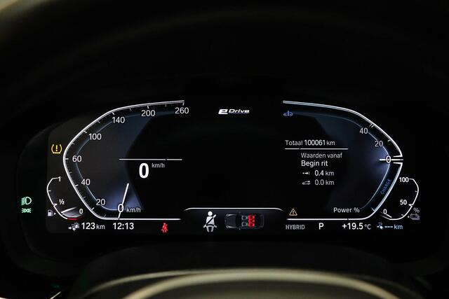 BMW 5-SERIE Touring 530e xDrive M-Sport | LEDER | STOELVERWARMING | TREKHAAK | 19"