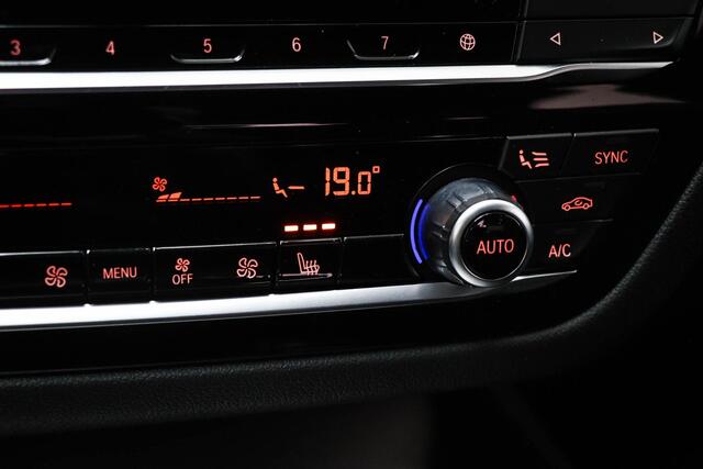 BMW 5-SERIE Touring 530e xDrive M-Sport | LEDER | STOELVERWARMING | TREKHAAK | 19"