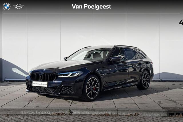 BMW 5-SERIE Touring 530e M-Sport M-Sport Pro / Driving Assistant Professional / Comfort Acces / Electrische Trekhaak / Harman Kardon Audio / Glazen Schuifdak / Head Up Display / Getinte Ramen / Stuurwielrandverwarming