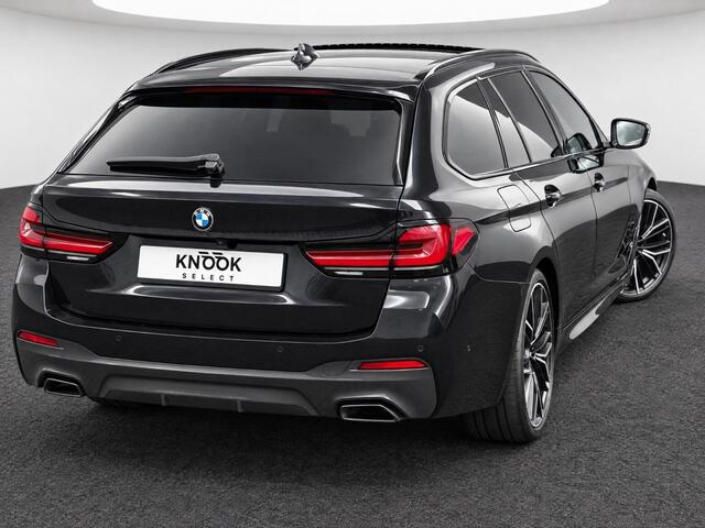 BMW 5-SERIE Touring 530d High Executive M Sport Pakket Automaat / Live Cockpit Professional / Head-Up Display / Panoramadak / Laser / Adaptieve Cruise Control / Stoelverwarming / HiFi / 20 Inch / Sportstoelen voor / DAB – foto 4